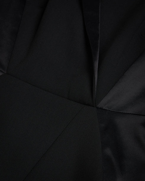 ARIAALD-Dresses-Say yes to being best dressed with our EMALEEE dress. Its all-over sequins on make it a sight to behold from any angle, while the wrap front design adds a touch of effortless sophistication. Midi dress All over sequins Wrap front Plunging V-neck Long blouson sleeves Zip fastening Hyunser is 5'10.5" / 1.79m and wears Wine in a Ted size 1- Ted Baker Romania