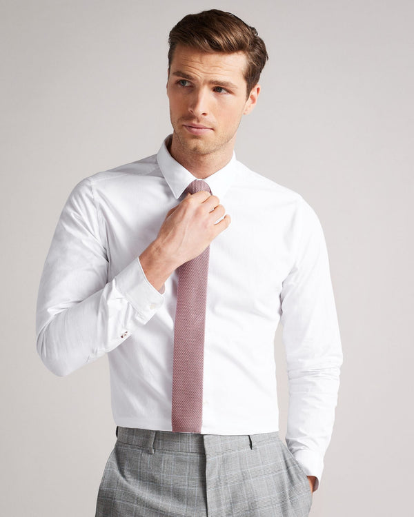 FYNNSS-Shirts-A slim-fitting shirt is a must-have for any man's collection, and what better than one made of pure cotton? Constructed with a sharp cut and soft breathable fabric, FYNNSS will meet you where you are for both work and play. Ted Baker menswear collection Shirt Slim fit 100% Cotton Long sleeved Classic collar Button fastening Our model is 6'3" / 1.90m and wears a 38 R- Ted Baker Romania