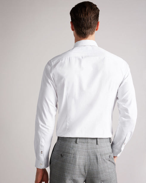 FYNNSS-Shirts-A slim-fitting shirt is a must-have for any man's collection, and what better than one made of pure cotton? Constructed with a sharp cut and soft breathable fabric, FYNNSS will meet you where you are for both work and play. Ted Baker menswear collection Shirt Slim fit 100% Cotton Long sleeved Classic collar Button fastening Our model is 6'3" / 1.90m and wears a 38 R- Ted Baker Romania