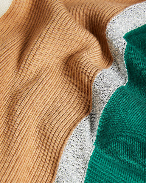 VENUSES-Knitwear-We're saying ‘yes' to VENUSES: just look at that striking colour-blocking and ribbed, fitted fabric. Team this high-necked number with jeans for a cute, classy look. Short-sleeved knitted top Ribbed fabric Colour blocking Cute and cosy Our model is 5'9"/ 1.75m and wears a size 8- Ted Baker Romania